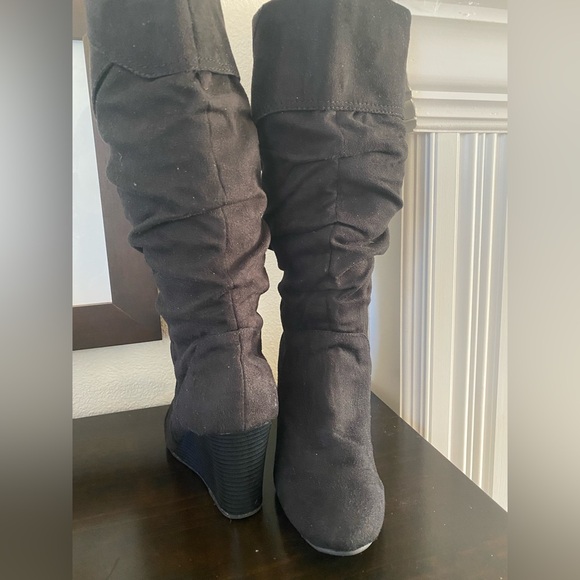 Heeled boots - Picture 3 of 4